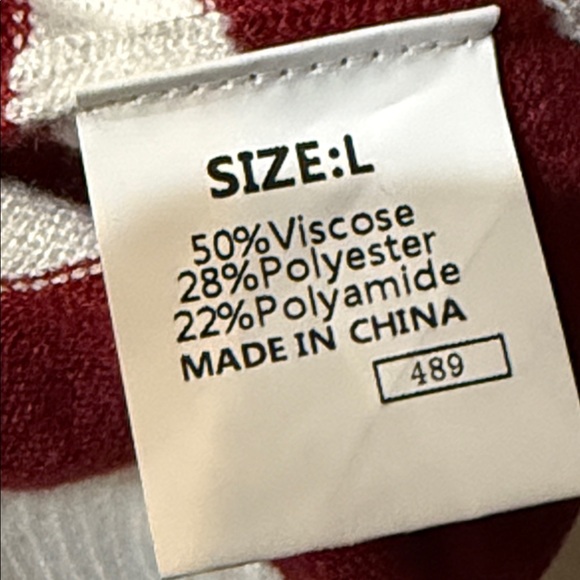 NWT Dokotoo Women's V-Neck Striped Tunic Sweater in Red and White - Picture 5 of 5